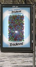 Más de 500.000 grageas de Trident Sphere expuestas en opis transparentes