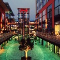 Un centro comercial se rasca el bolsillo para atraer clientes