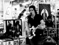 Música en vivo para promocionar un perfume de Puig en el punto de venta