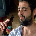 Mahou unifica mensajes pero sigue recurriendo al humor