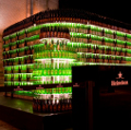 Heineken construye una réplica del Bernabeu con más de 15.000 botellas