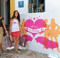 Venca saca a la calle sus prendas de ropa en una gira por varias ciudades españolas 