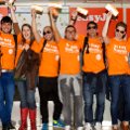 Easyjet busca pasajeros en la noche madrileña para promocionar un vuelo