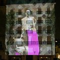 Santa Eulalia estrena tienda con un vídeo superpuesto en la fachada de su edificio
