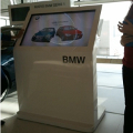 BMW lleva los aeropuertos su Serie1 para que los viajeros lo personalicen 