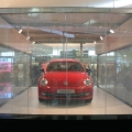 Volkswagen presenta el Beetle en un cubo con cristales inteligentes
