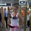 Una firma de lencería instala un probador virtual en una estación de tren