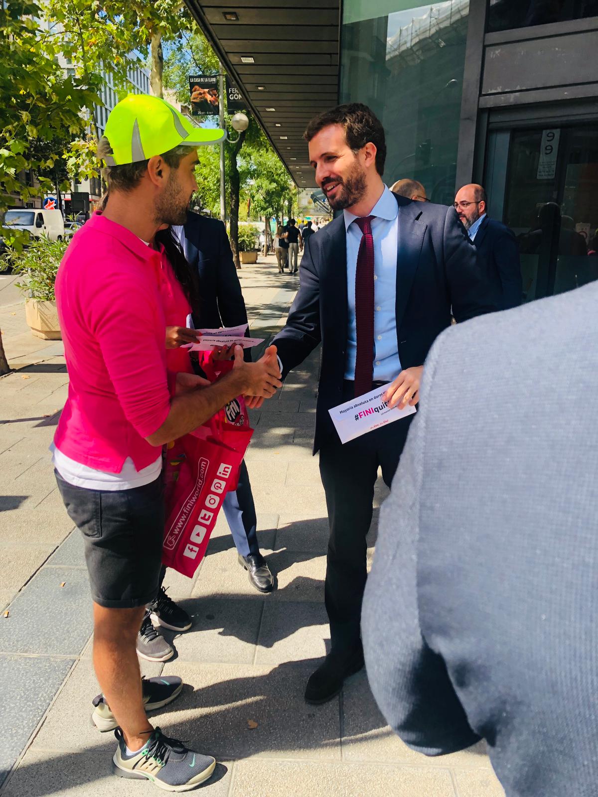 Pablo Casado recibiendo su fini-quito Pablo Casado recibiendo su fini-quito