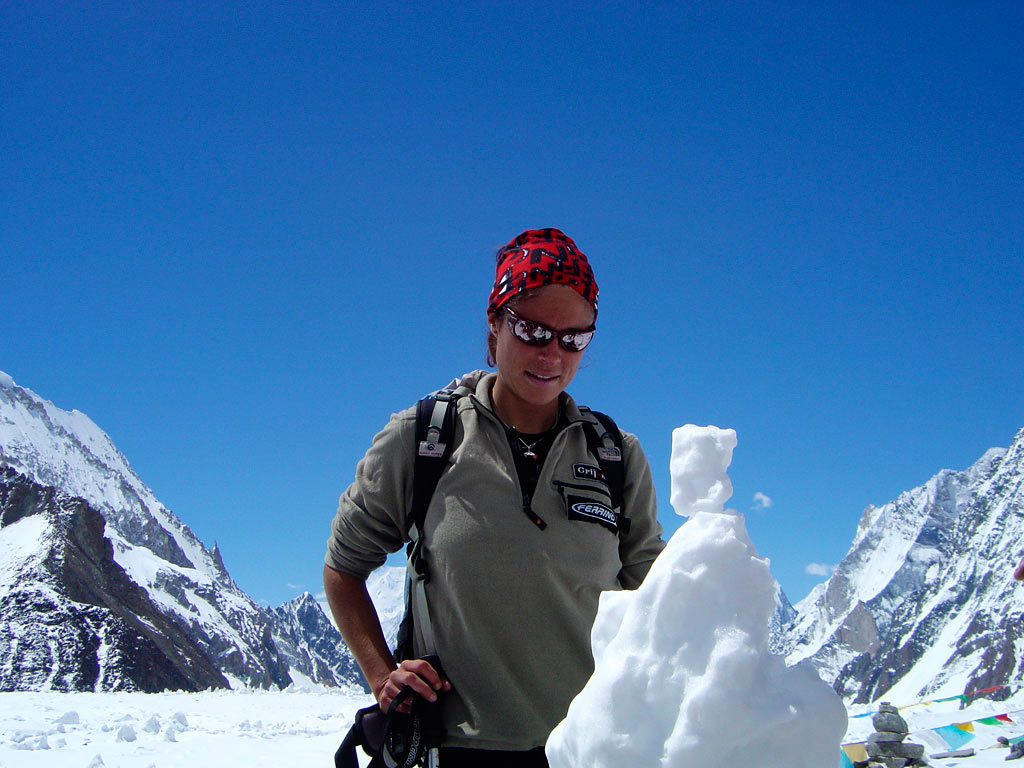 Pasabán, en su ascenso al K2 en 2004. Foto: edurnepasaban.com. Pasabán, en su ascenso al K2 en 2004. Foto: edurnepasaban.com.