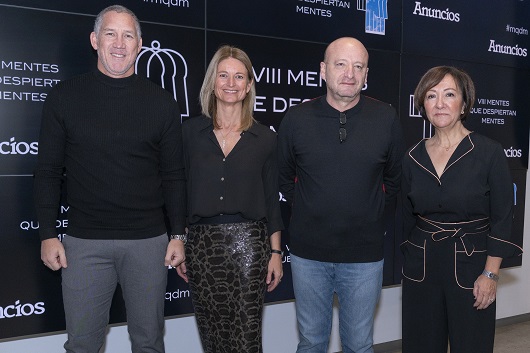 Los tres ponentes, junto con Esther Valdivia (a la derecha), presidenta de Publicaciones Profesionales, empresa que edita Anuncios y MarketingNews Los tres ponentes, junto con Esther Valdivia (a la derecha), presidenta de Publicaciones Profesionales, empresa que edita Anuncios y MarketingNews