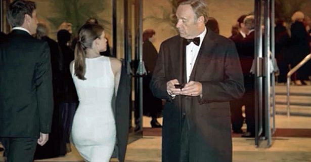 El congresista Underwood, valorando las 'cualidades' de una periodista. Foto: House of cards/Netflix. El congresista Underwood, valorando las 'cualidades' de una periodista. Foto: House of cards/Netflix.