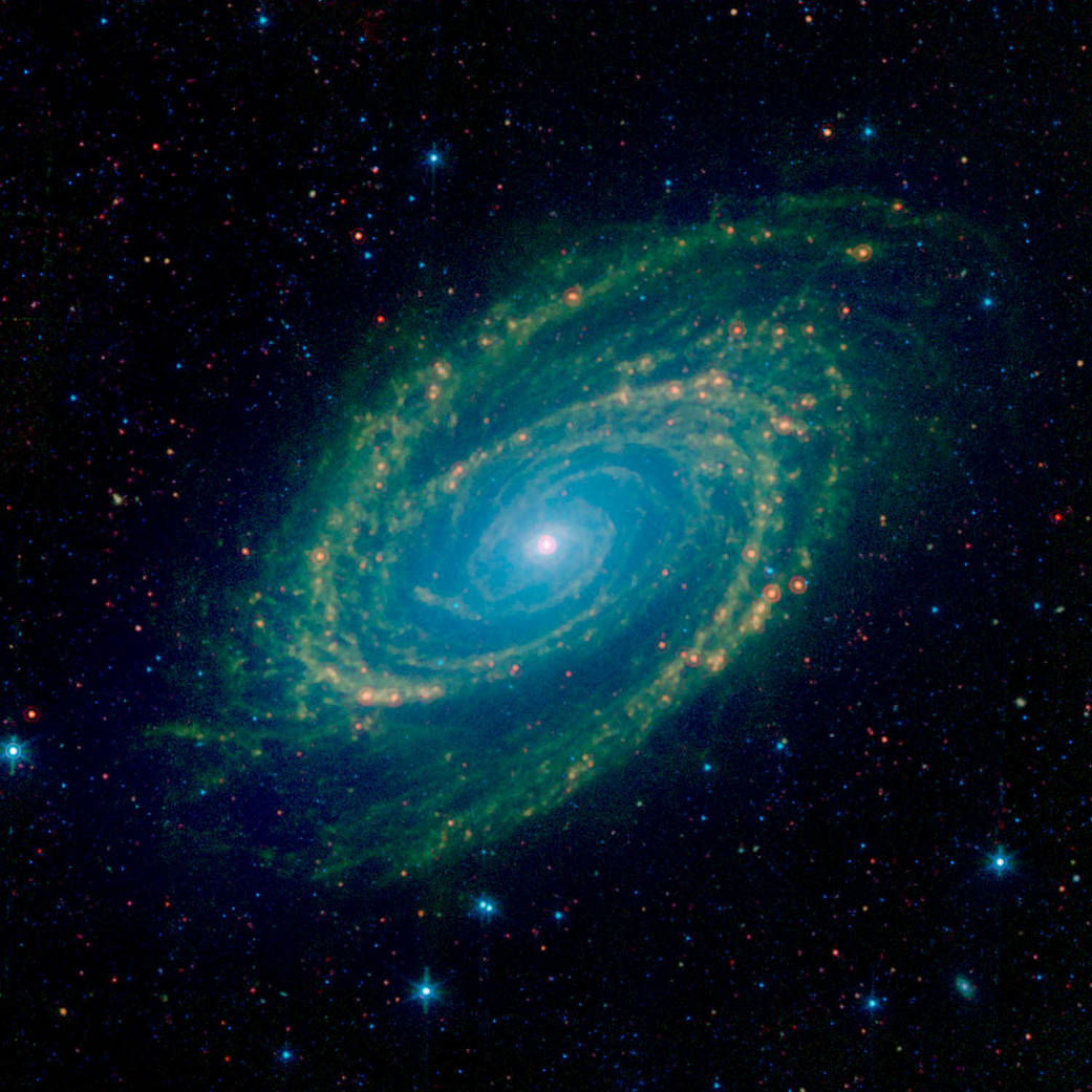 Vista infrarroja de la galaxia M81. Vista infrarroja de la galaxia M81.