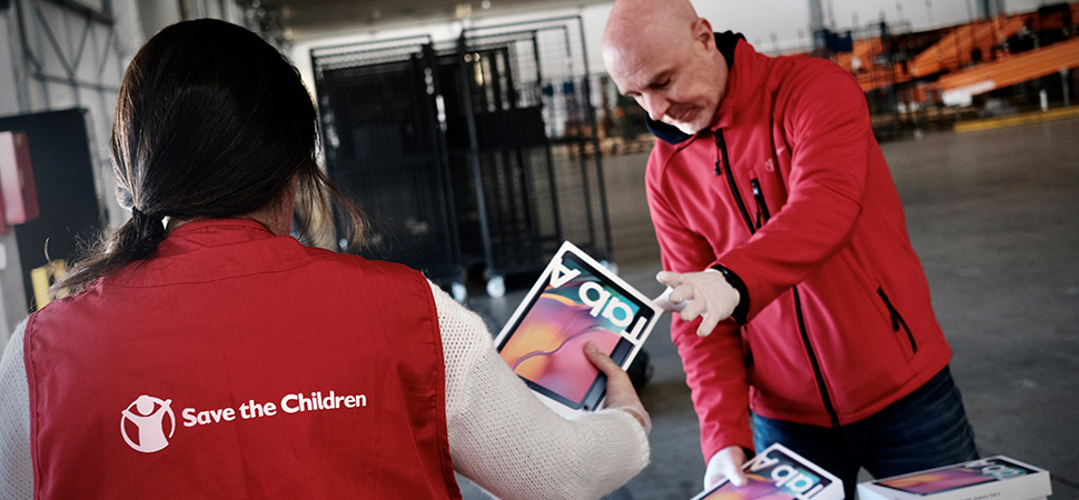Samsung y Save The Children unen fuerzas para que los niños de las familias sin recursos continúen su formación