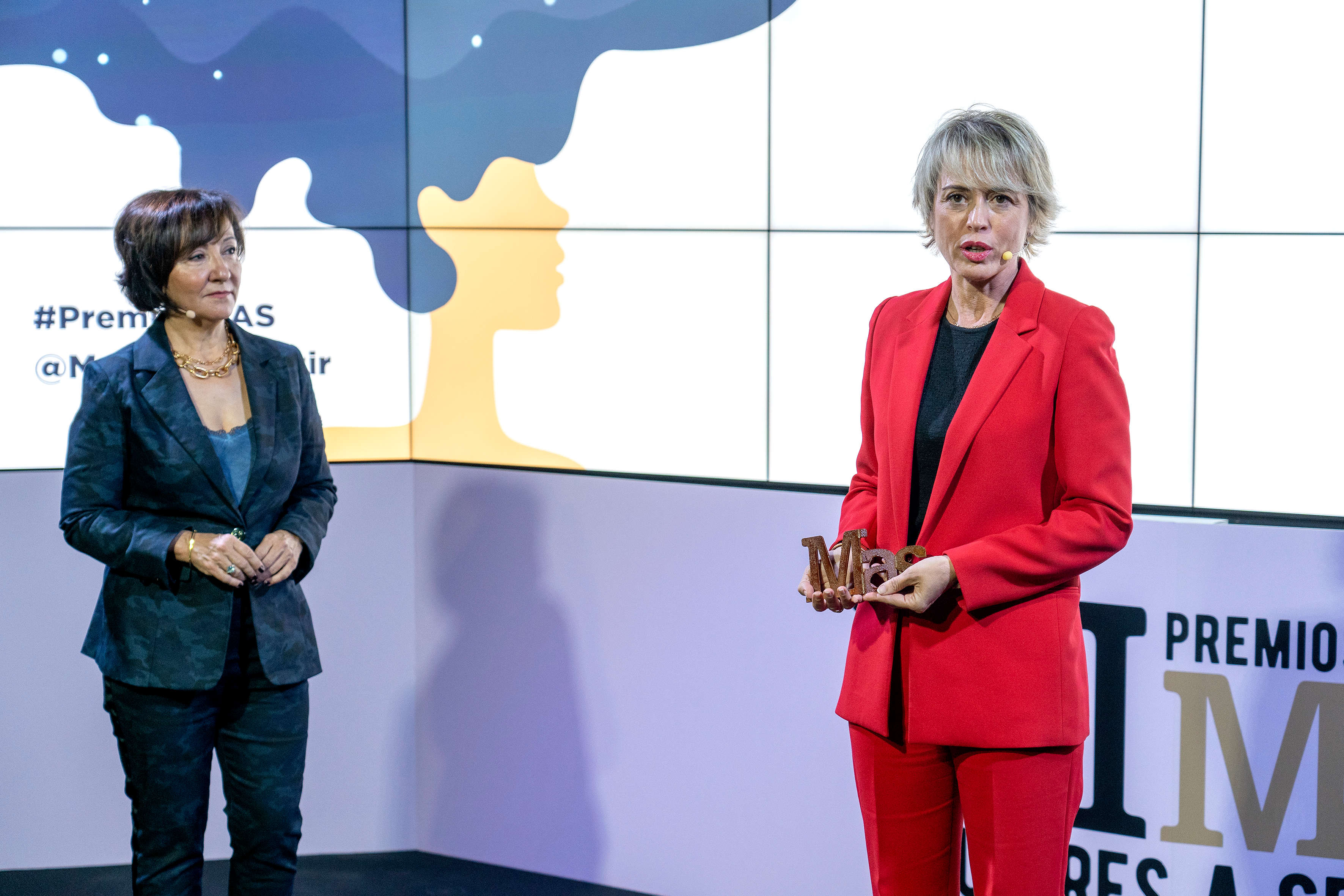 Esther Valdivia, editora de MAS, hizo entrega del premio a Carme Artigas. Esther Valdivia, editora de MAS, hizo entrega del premio a Carme Artigas.