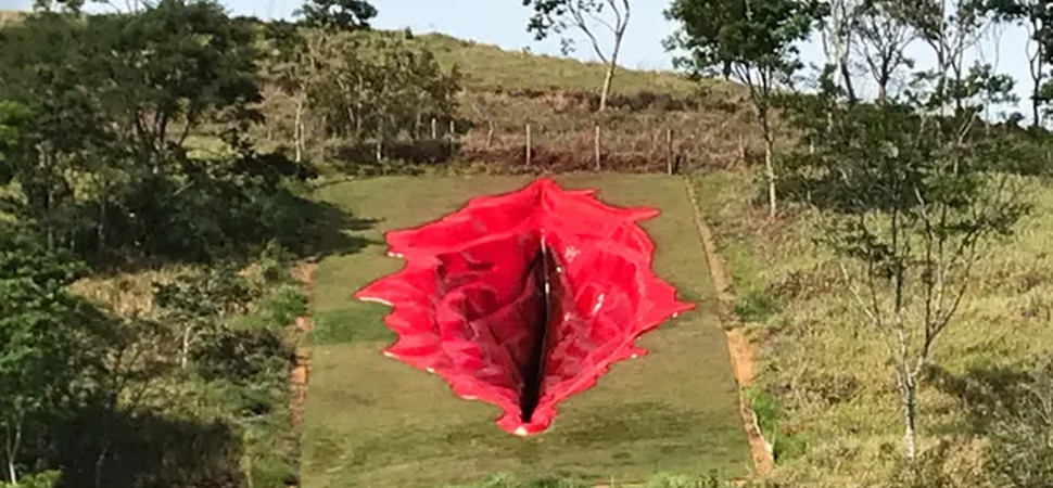 La escultura de una vulva gigante desata la polémica en Brasil