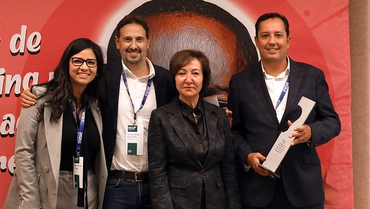 Esther Valdivia, CEO de Publicaciones Profesionales, segunda por la derecha, entregó varios premios