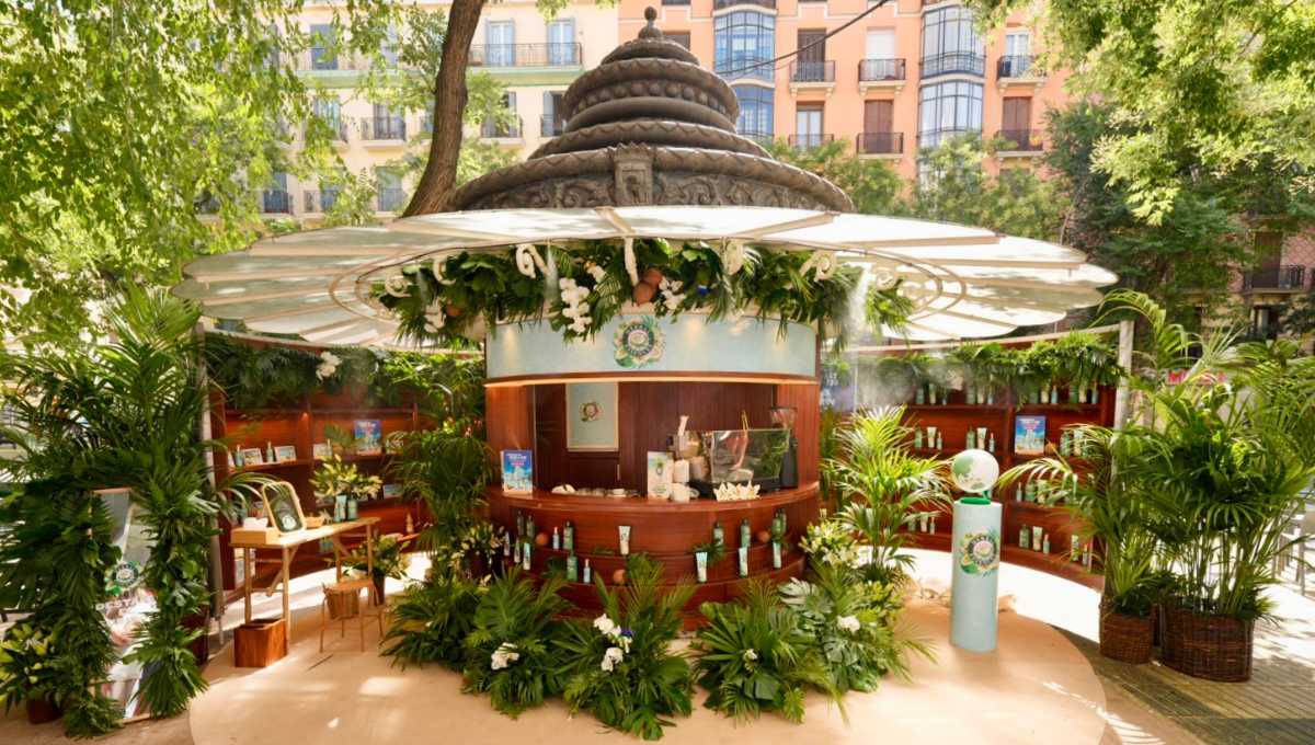 Herbal Essences представила новую линию уходовых средств с ароматом кокоса в центре Мадрида