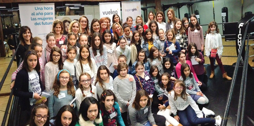 Niñas y voluntarias en el evento de Madrid de 'Inspiring Girls'
