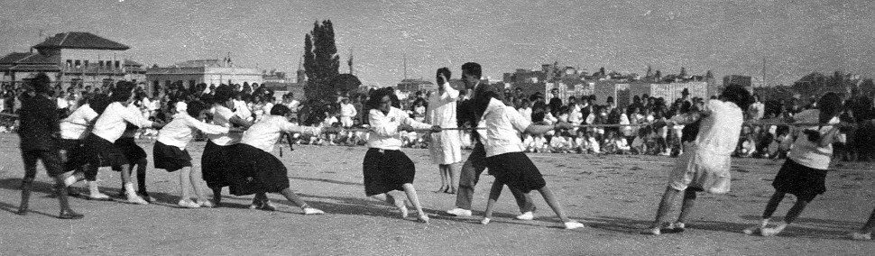 Clase de gimnasia del Instituto-Escuela, en los años veinte Clase de gimnasia del Instituto-Escuela, en los años veinte