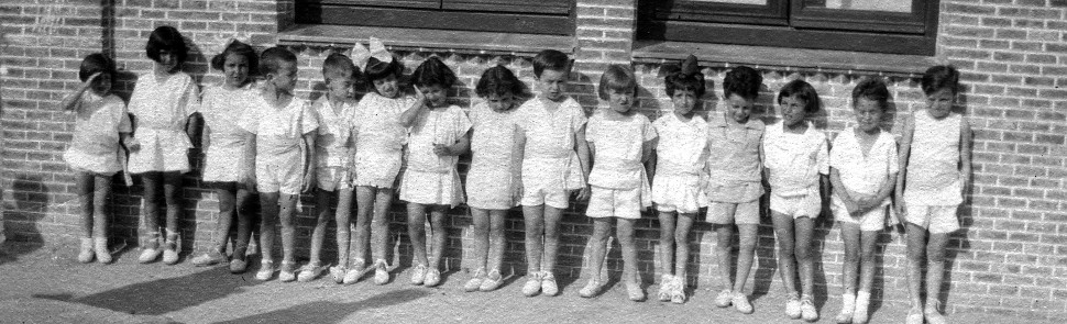 Un grupo de párvulos del Instituto-Escuela, en 1923. Jimena Menénndez Pidal dirigía entonces el centro Un grupo de párvulos del Instituto-Escuela, en 1923. Jimena Menénndez Pidal dirigía entonces el centro
