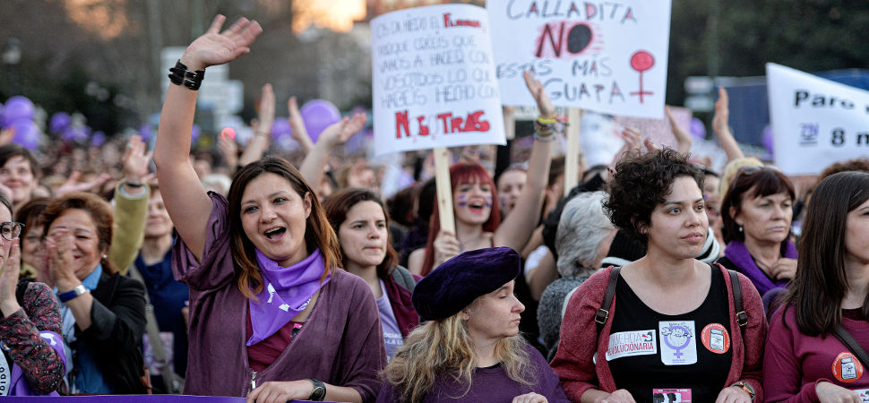 Los españoles defienden el feminismo, pero no se consideran feministas