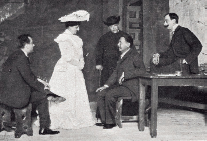 María Guerrero, junto a Alfredo Cirera, Benito Pérez Galdós, Fernando Díaz de Mendoza y Mariano Díaz de Mendoza, en 1903. Imagen: Centro Dramático Nacional María Guerrero, junto a Alfredo Cirera, Benito Pérez Galdós, Fernando Díaz de Mendoza y Mariano Díaz de Mendoza, en 1903. Imagen: Centro Dramático Nacional