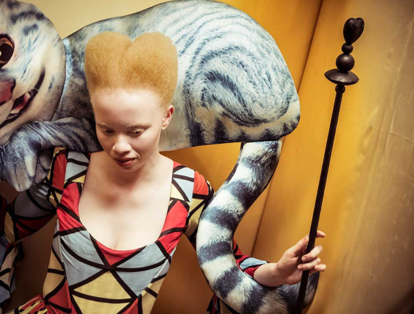 La modelo Thando Hopa es Alicia La modelo Thando Hopa es Alicia
