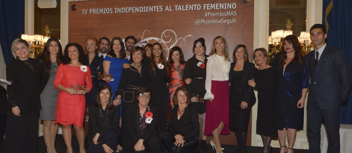 Las premiadas y algunos de los jurados de esta edición. Fotos: Santiago Ojeda Las premiadas y algunos de los jurados de esta edición. Fotos: Santiago Ojeda